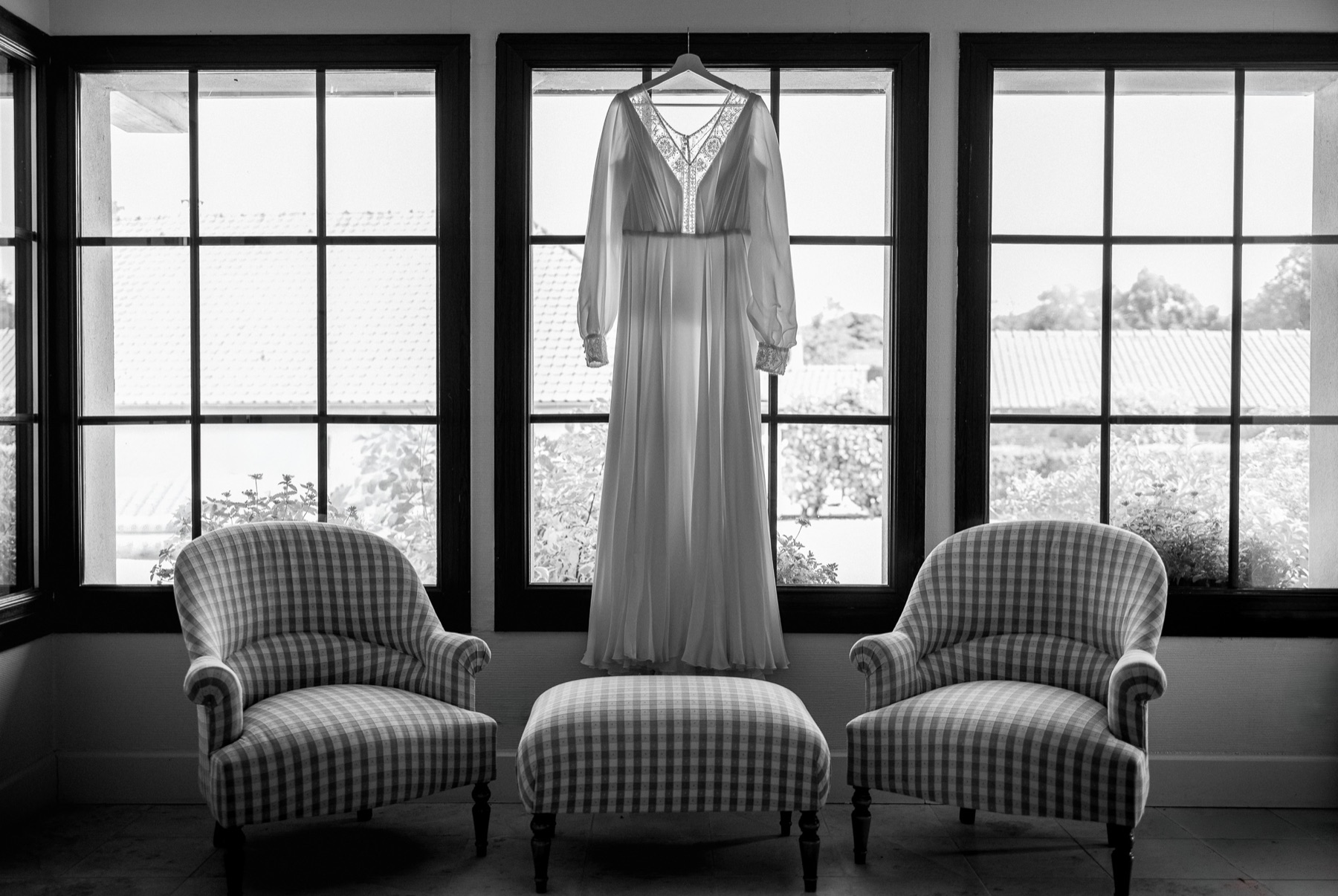 Émotion et lumière lors d’un mariage